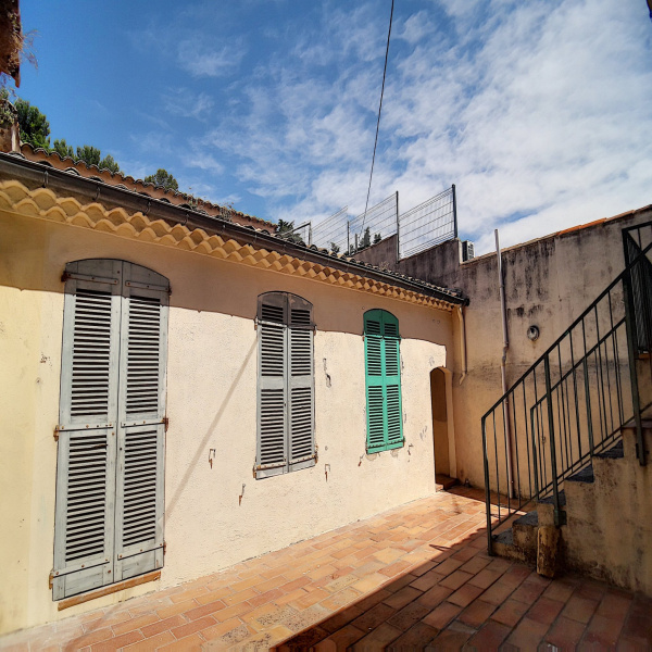 Offres de location Studio Nîmes 30000