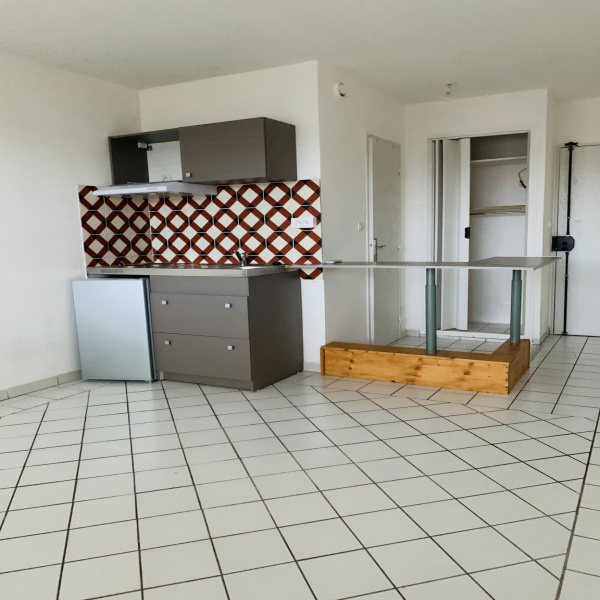 Offres de location Studio Nîmes 30000